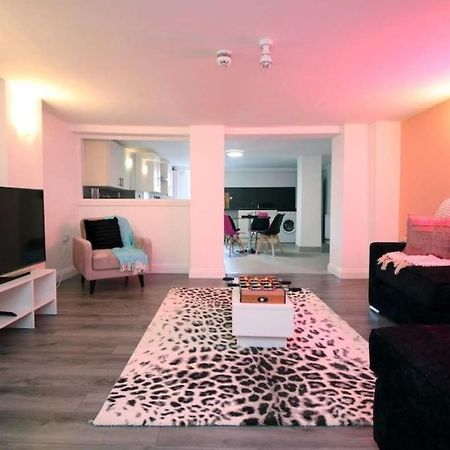 Principality House By Mia Living 3 Bedroom Apartment A 5 Min Walk To Principality Stadium Cardiff Exterior photo